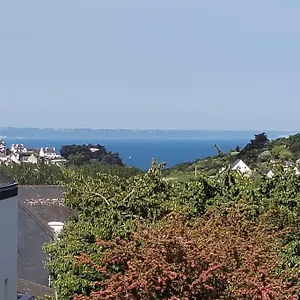 Neuf Classe, Balcon Et Petite Vue Appartement